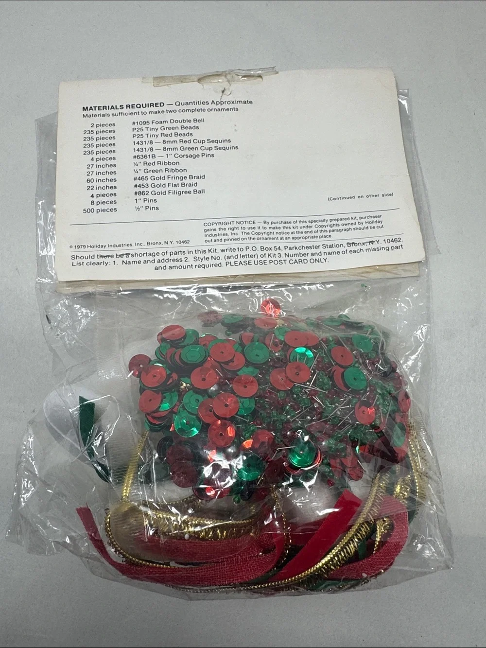 VINTAGE HOLIDAY CHRISTMAS BELLS ORNAMENTS CRAFT KIT PUSH PIN BEADS SEQUINS
